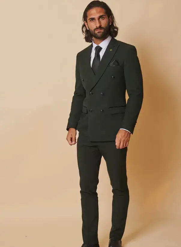 Vous voulez acheter un costume vert foncé ? Découvrez ces 5