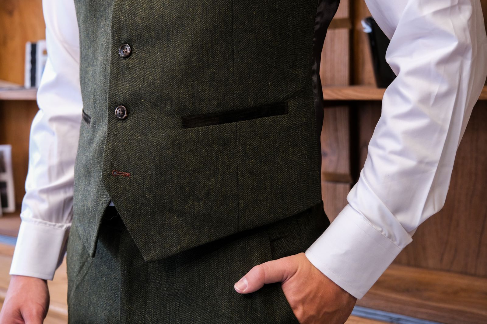 TAVERNY Chief - Costume pour hommes en tweed vert olive.