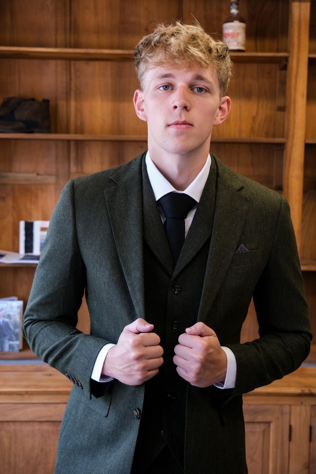 TAVERNY Chief - Costume pour hommes en tweed vert olive.